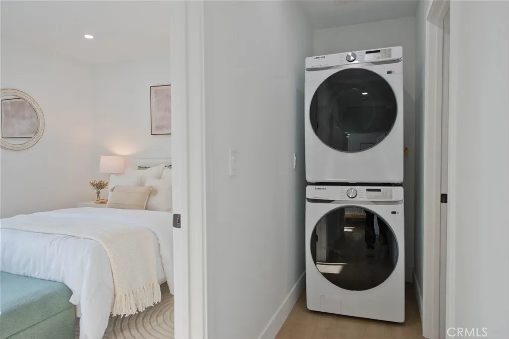 17007 Bassett Street, Lake Balboa, California 91406 home-pic-33